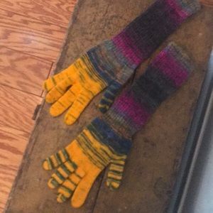 Funky Comfy Wool And Acrylic Gloves. Renee's NY.